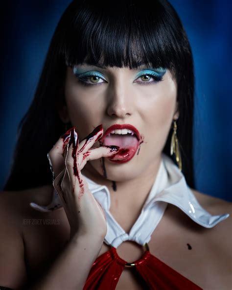 vampirella cosplay|More.